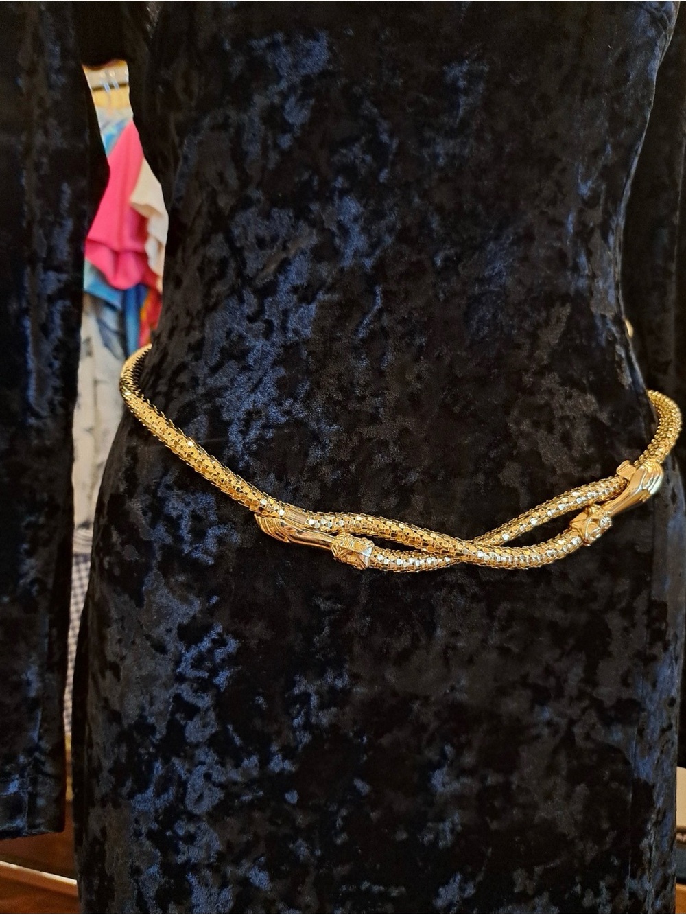 Vintage 1980s Signed DL Gold tone hand clasp metal mesh Victorian style belt